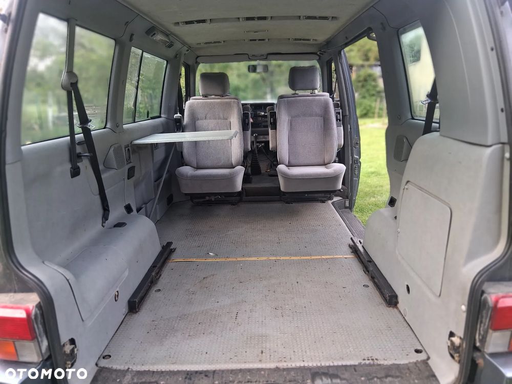 Volkswagen Multivan - 11