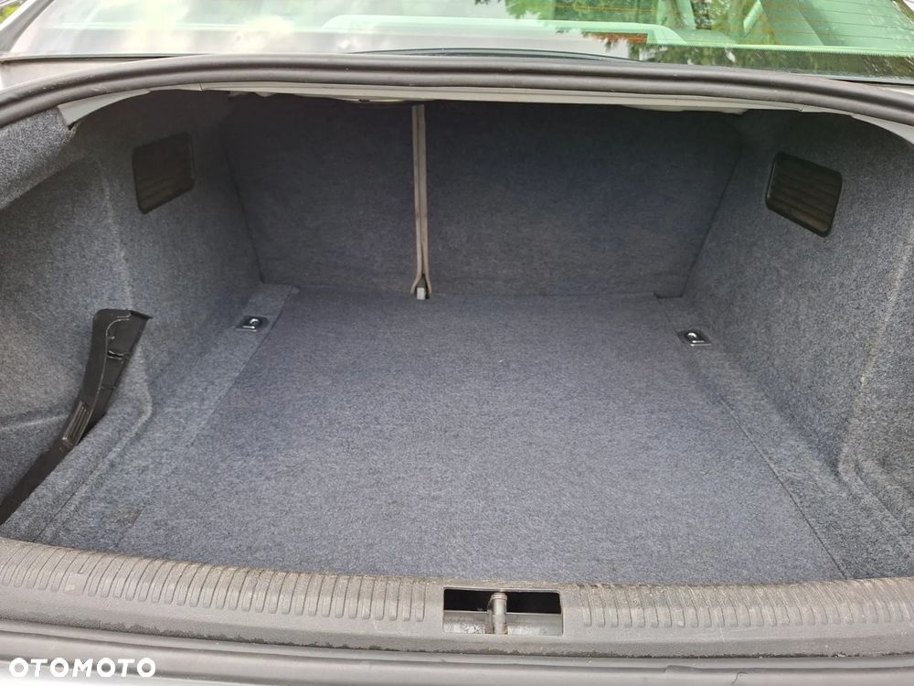 Audi A4 Limousine - 11