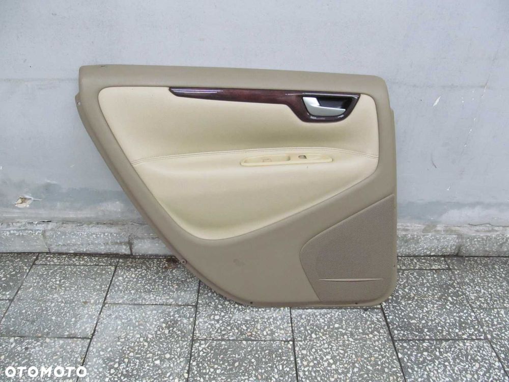 VOLVO V70 XC LIFT TAPICERKA BOCZEK DRZWI TYL SKORA JASNY 39990923 99-07 - 1
