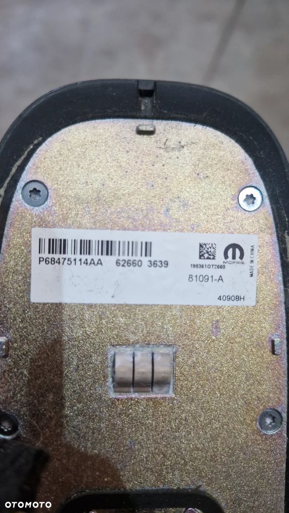 Antena dachowa Ram 1500 V P68475114AA - 1