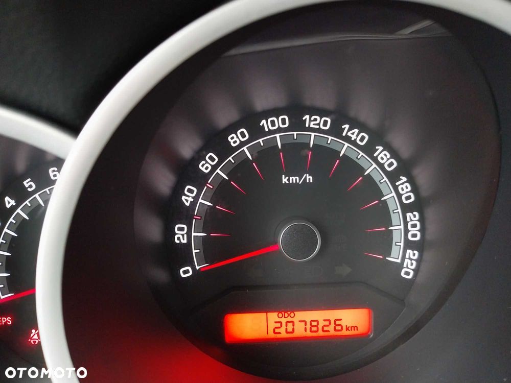 Kia Venga - 7
