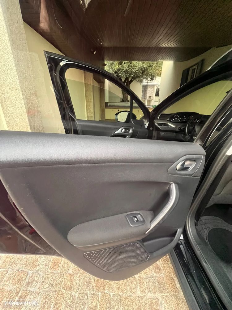 Peugeot 2008 1.2 PureTech Active - 8
