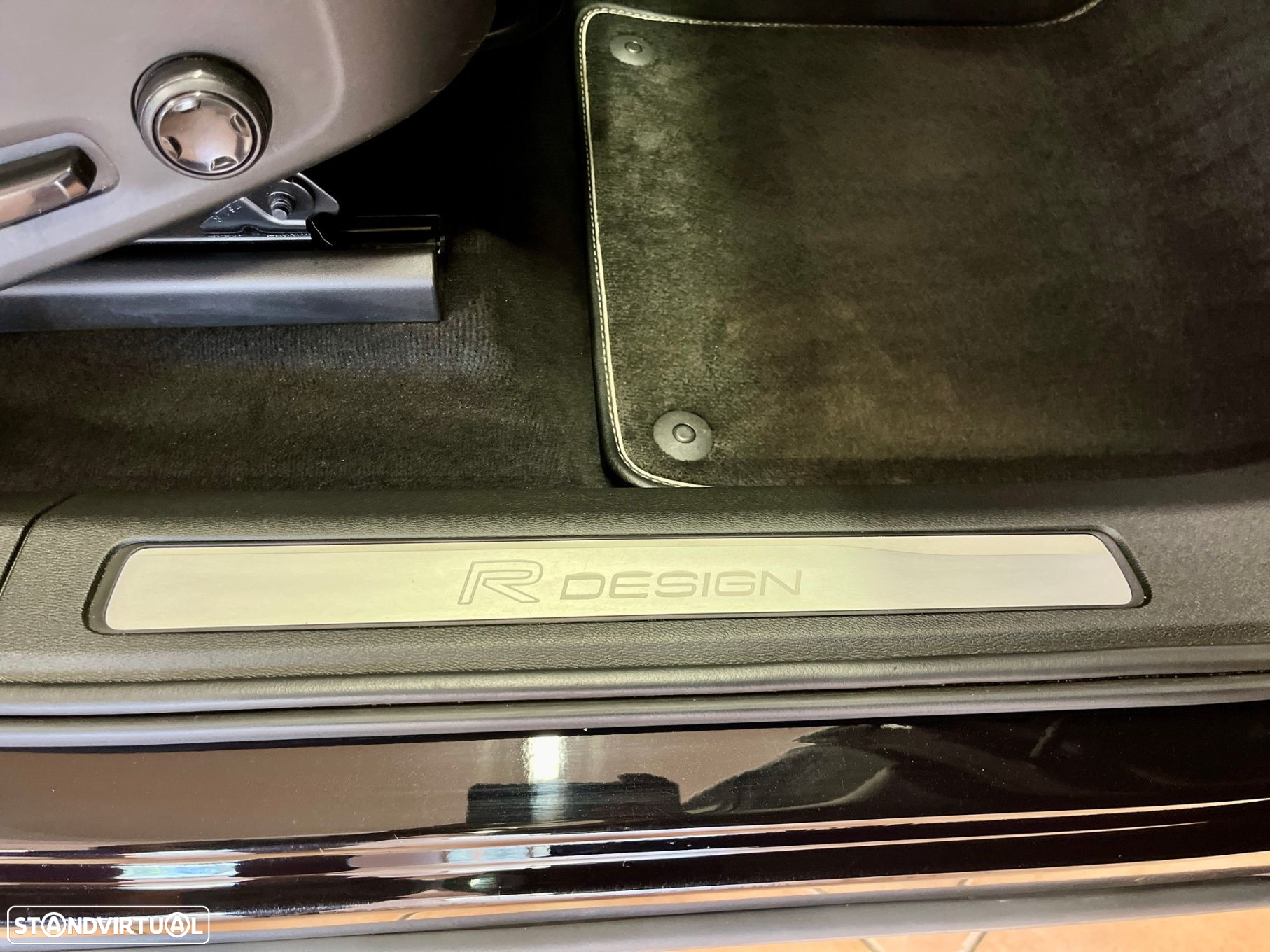Volvo XC 60 2.0 T8 PHEV R-Design AWD - 27