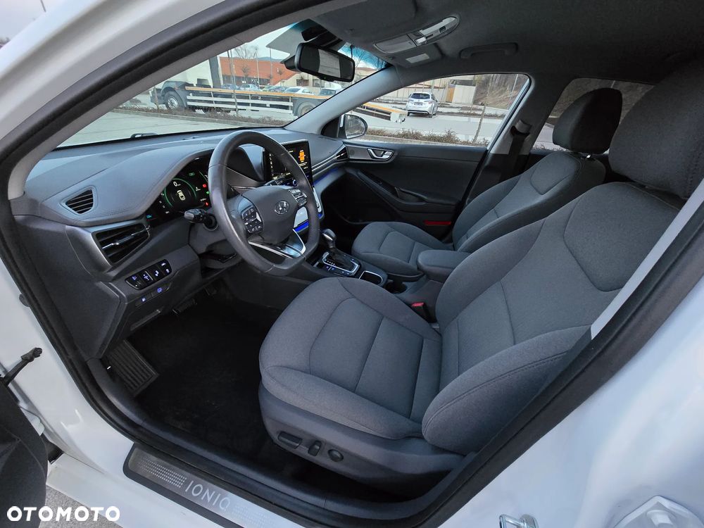 Hyundai IONIQ Hybrid Premium - 11
