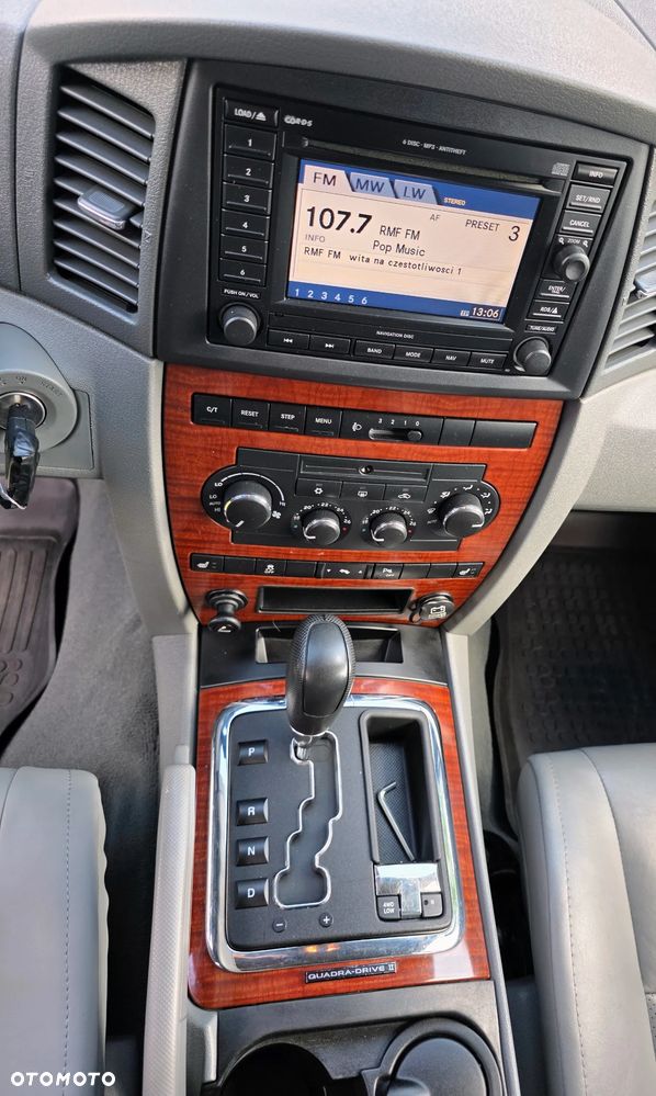 Jeep Grand Cherokee - 32