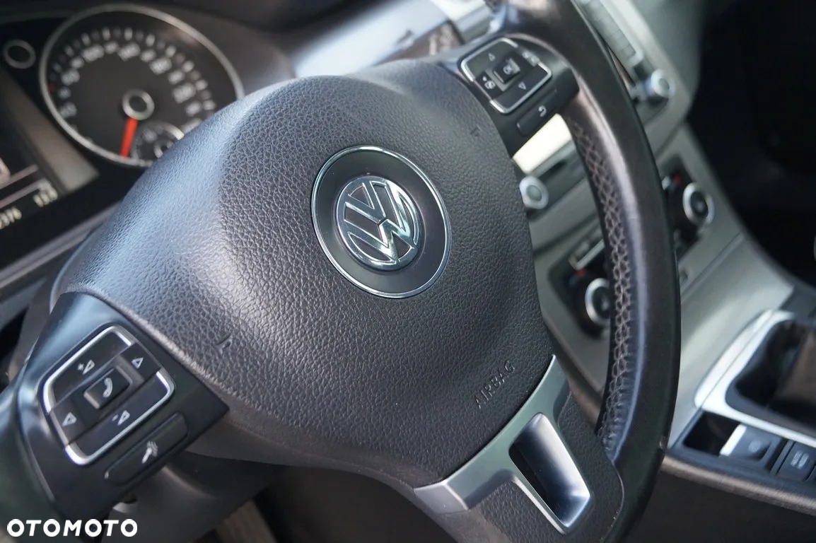 Volkswagen Passat - 20