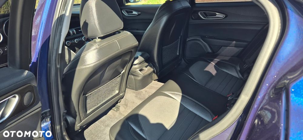 Alfa Romeo Giulia 2.2 AT8 - 12