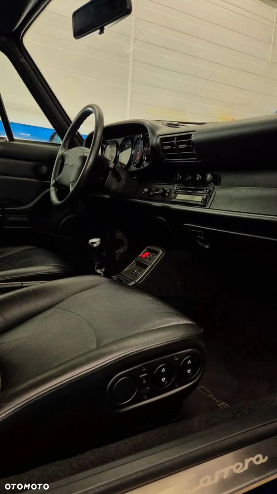 Porsche 911 Carrera - 17