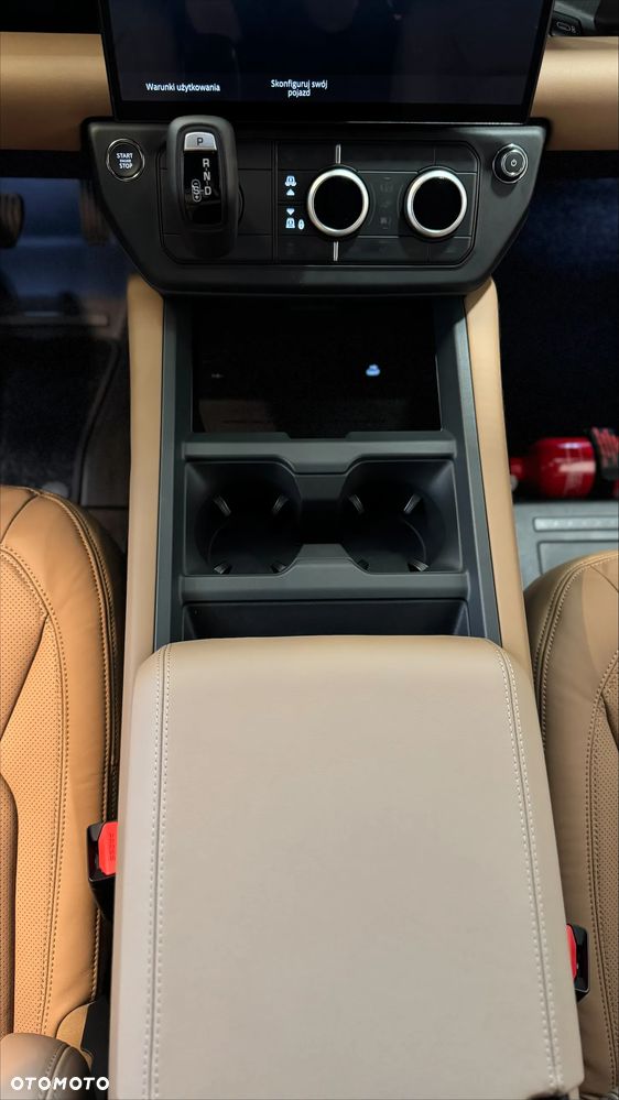 Land Rover Defender - 21