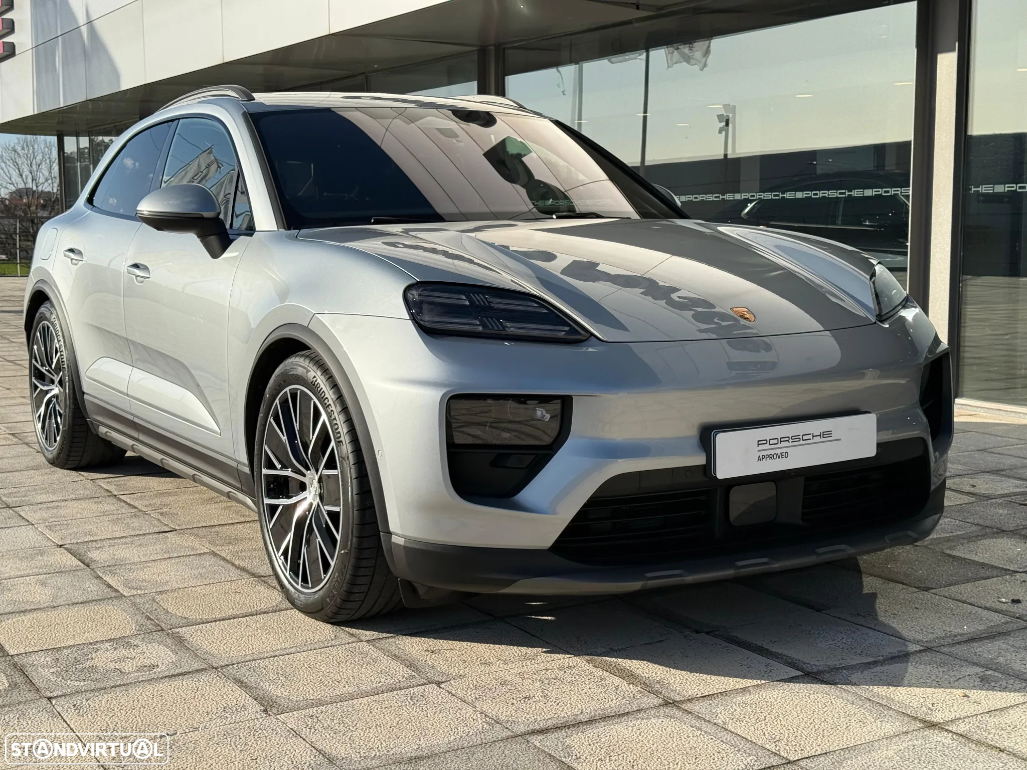 Porsche Macan Electric 4 - 35