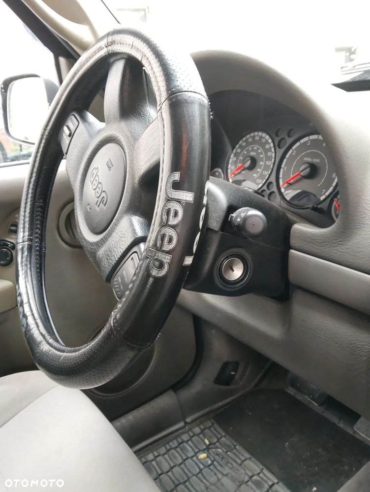 Jeep Liberty - 23
