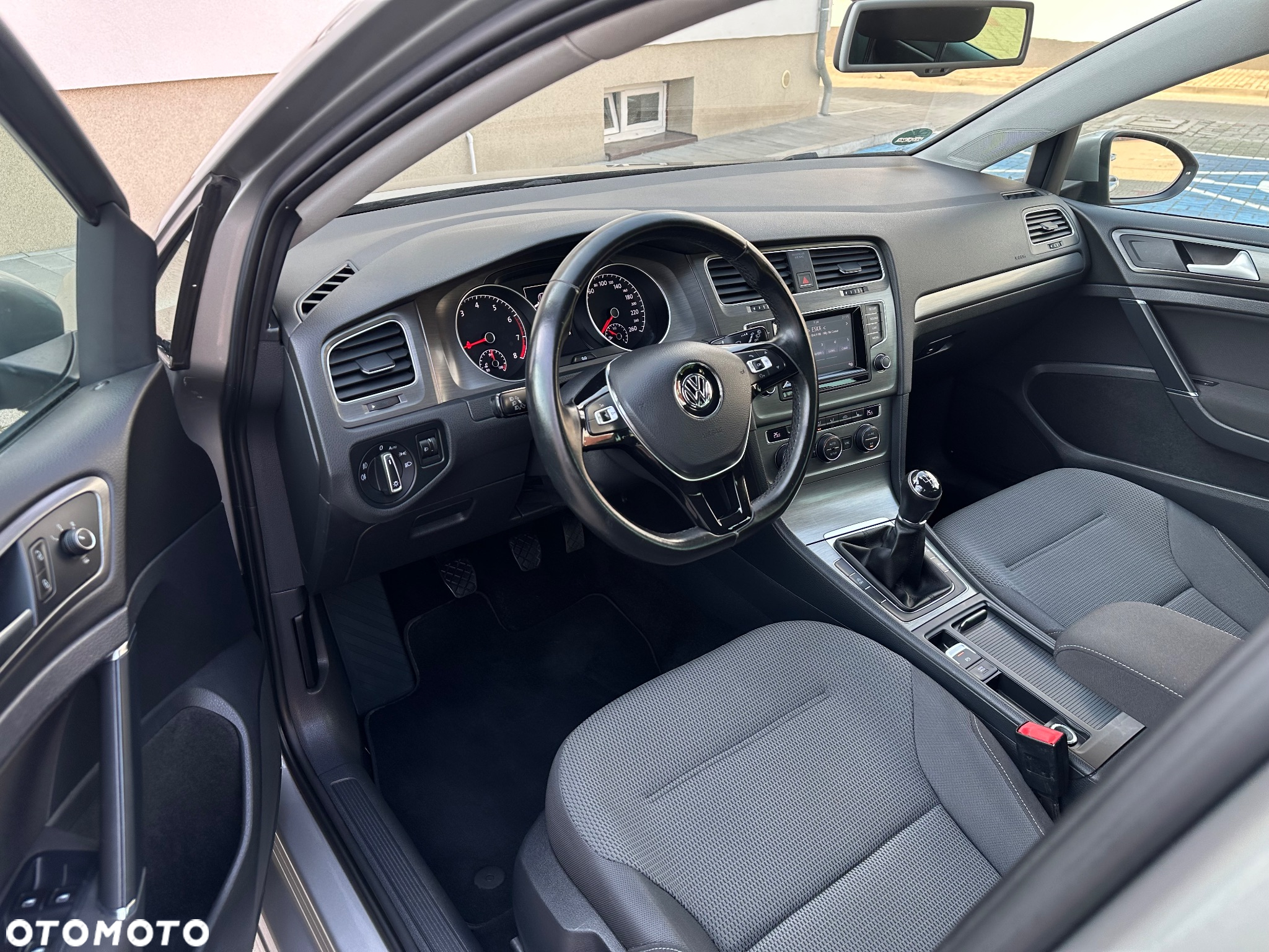 Volkswagen Golf - 25