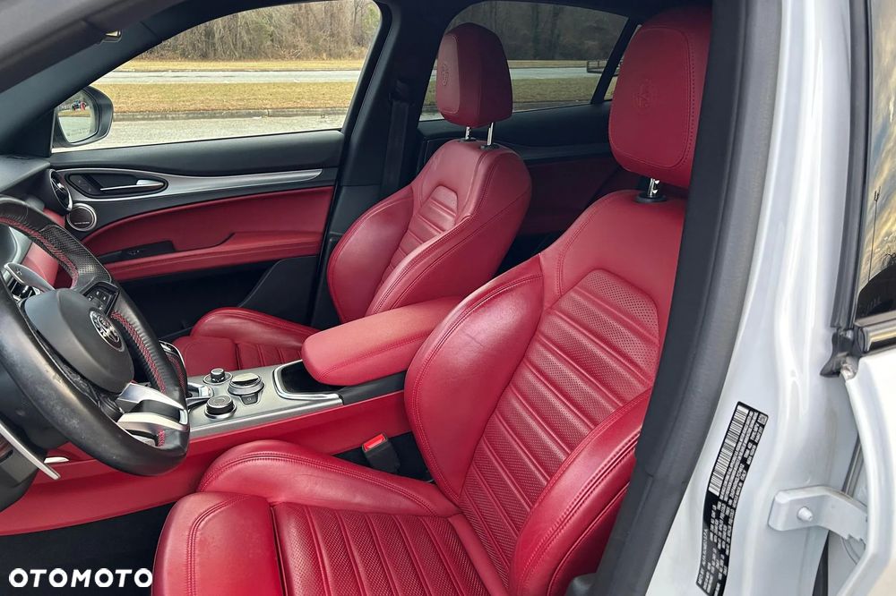 Alfa Romeo Stelvio 2.0 Turbo 16V AT8-Q4 Ti - 12
