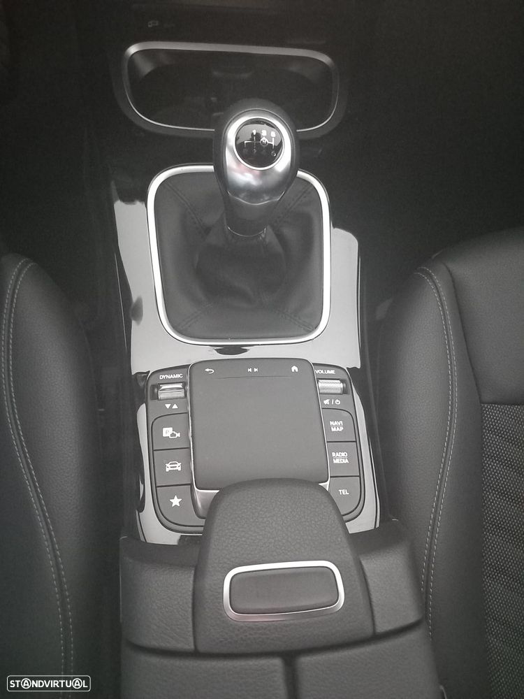 Mercedes-Benz A 180 d Style Plus - 21