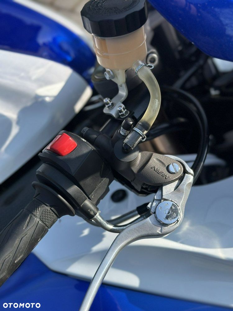 Suzuki GSX-R - 16