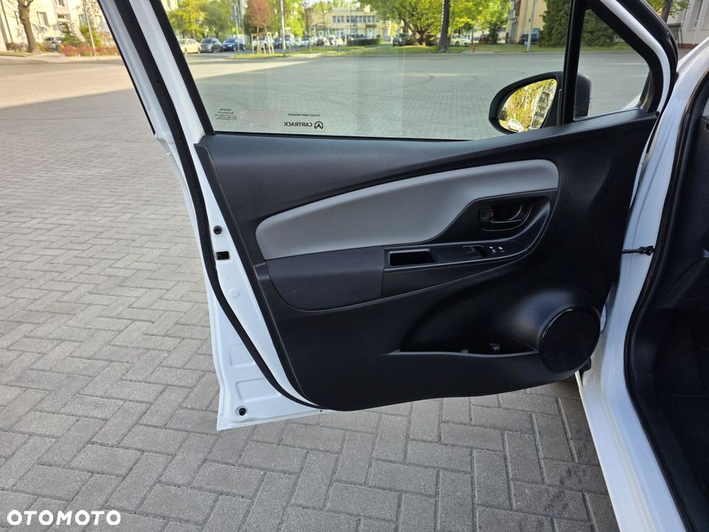 Toyota Yaris Hybrid 100 Active - 12