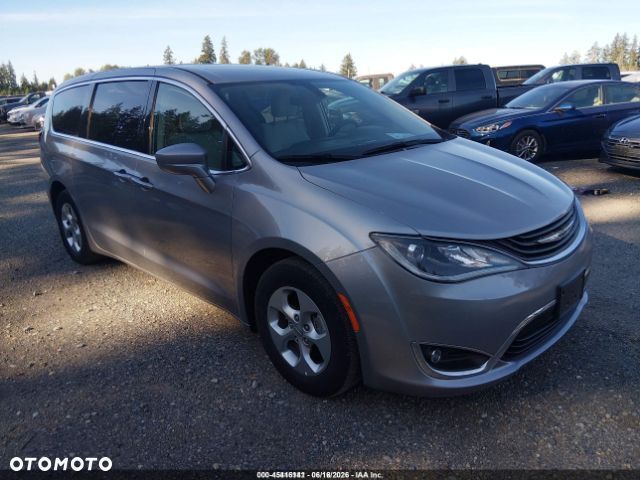 Chrysler Pacifica - 1