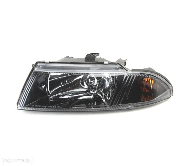FAROL ESQ OPTICAS MITSUBISHI CARISMA 99-05 FUNDO PRETO - 1