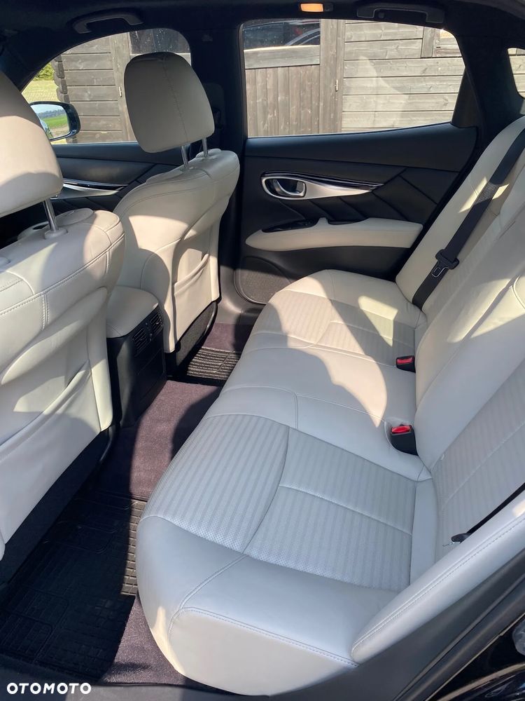 Infiniti Q70 2.2d Sport Tech - 10