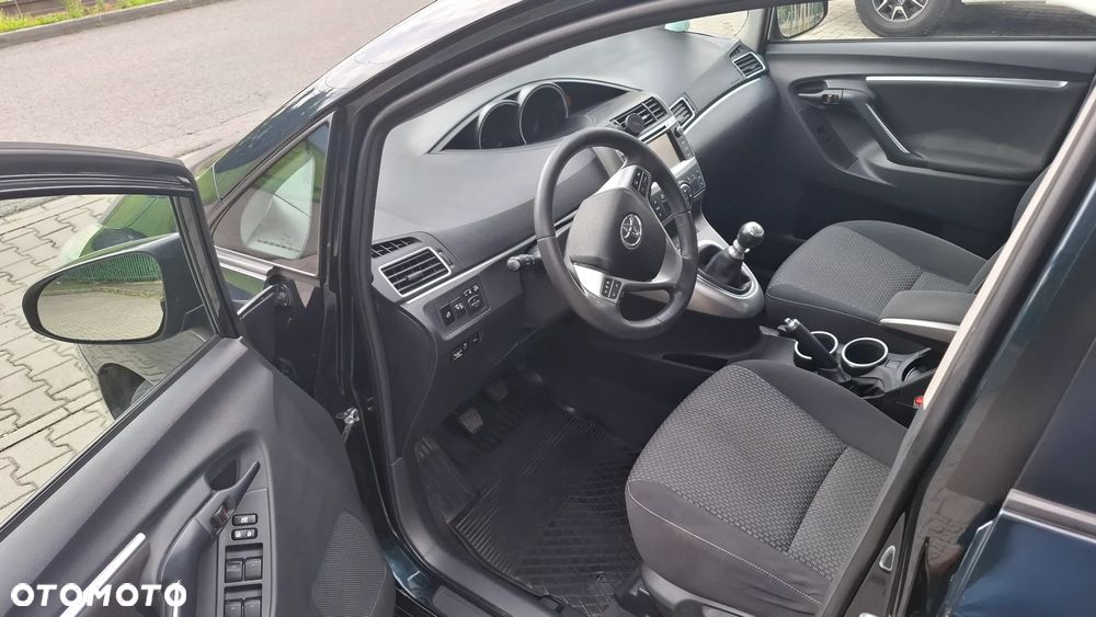 Toyota Verso 1.6 Premium - 18