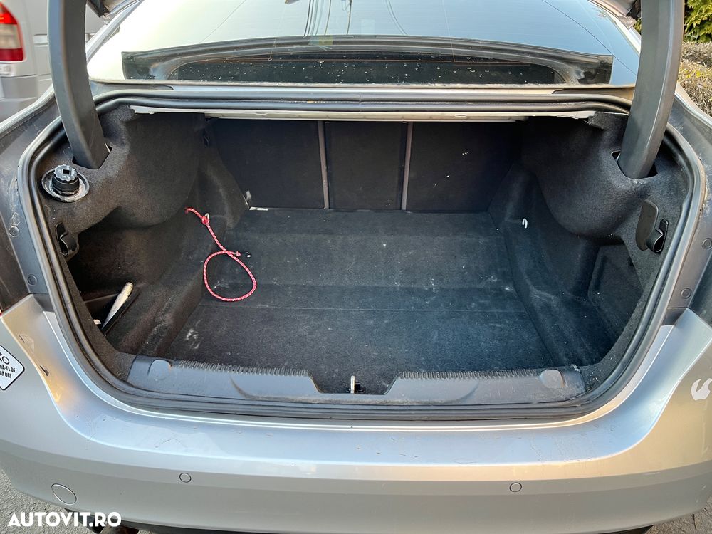 Jaguar XE 2.0 Prestige - 16