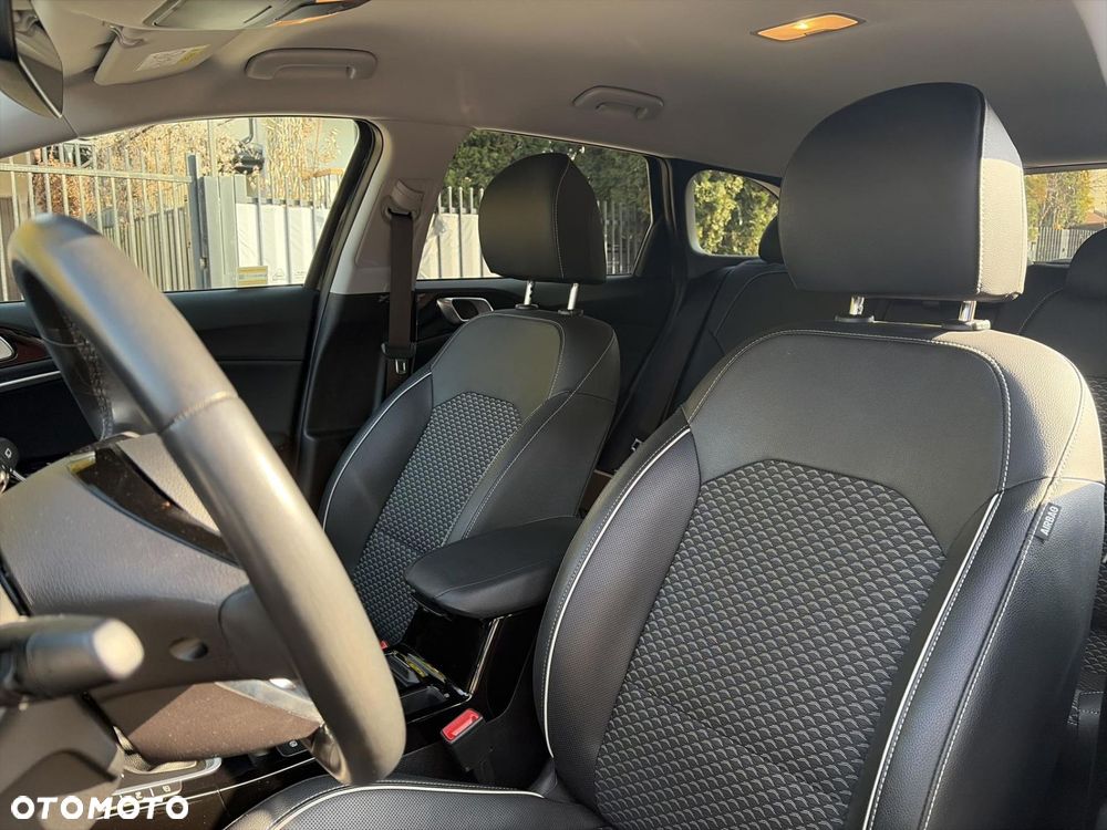 Kia Ceed 1.6 GDI PHEV Business Line DCT - 11