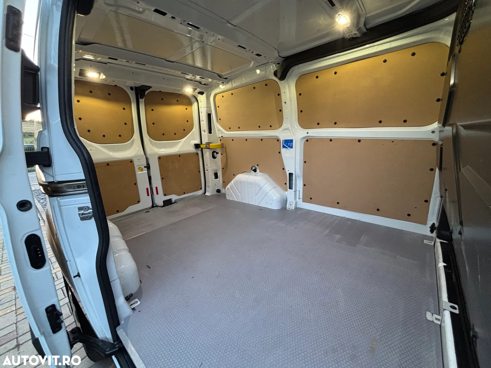 Ford Transit Custom DCIV 280 2.0 EcoBlue 130 CP L1H1 Trend - 8