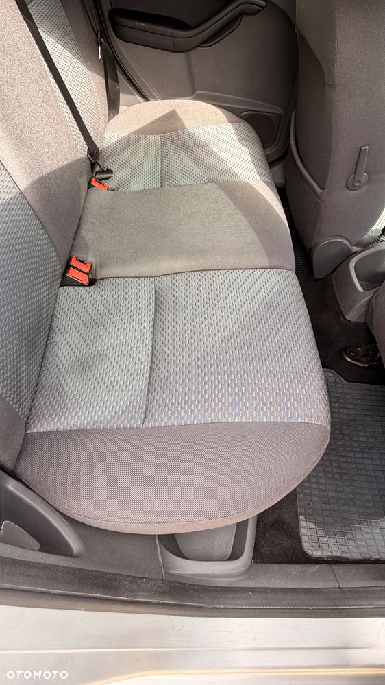Ford Focus 1.6 Comfort - 31