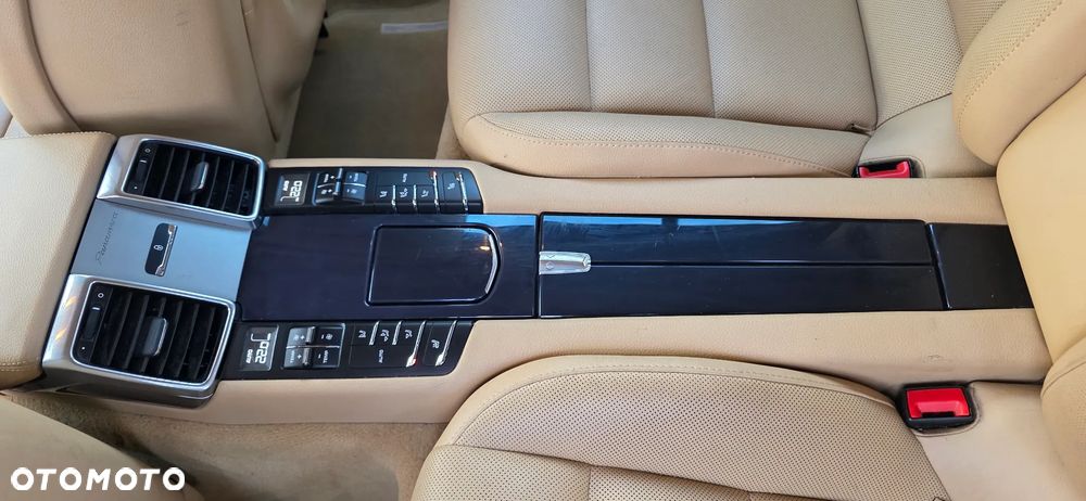 Porsche Panamera 4 PDK - 15