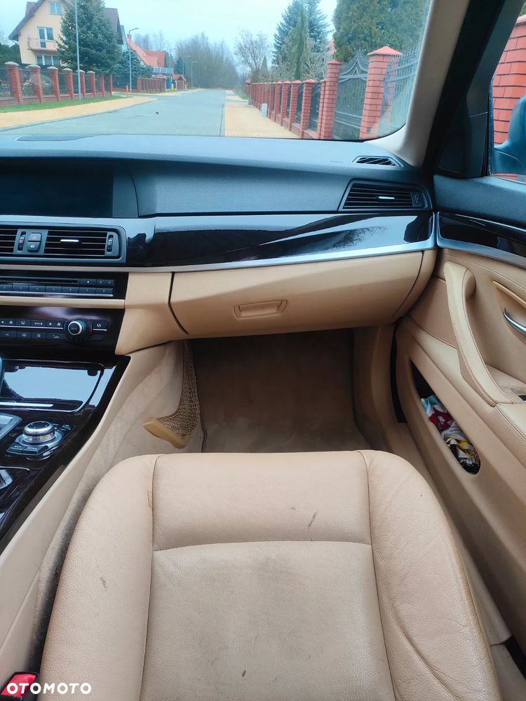 BMW Seria 5 528i - 10