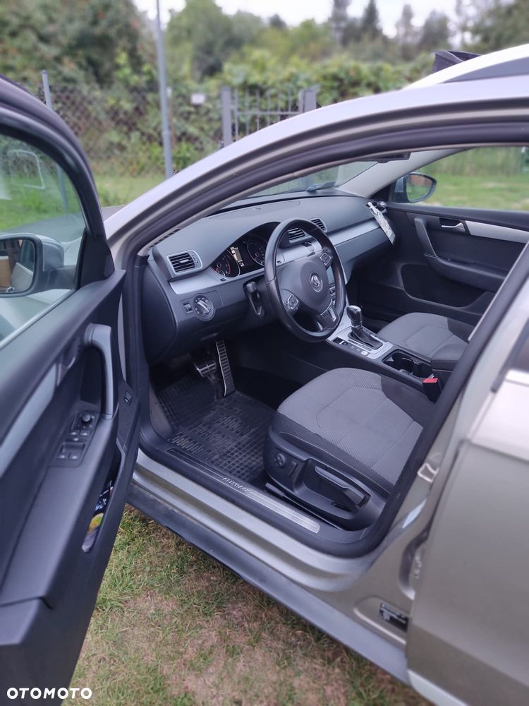 Volkswagen Passat - 10