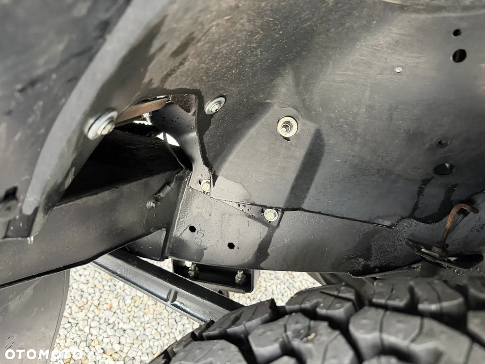 Land Rover Defender 2.4 TD4 S - 12