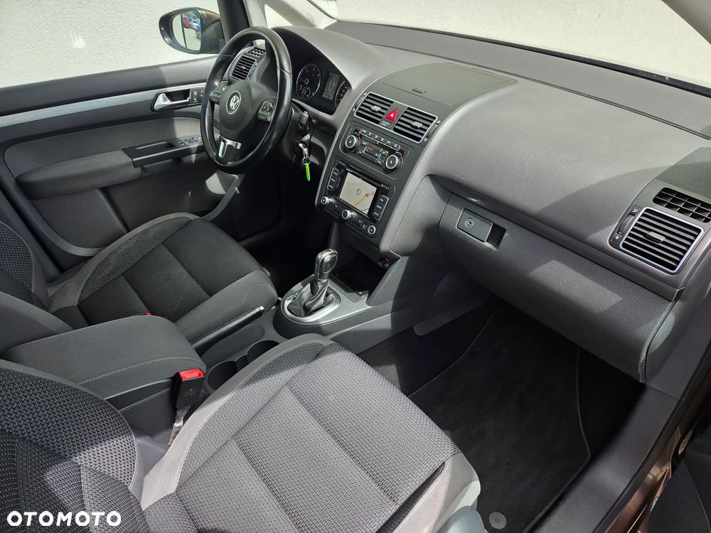 Volkswagen Touran - 10