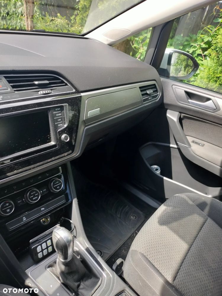 Volkswagen Touran - 22