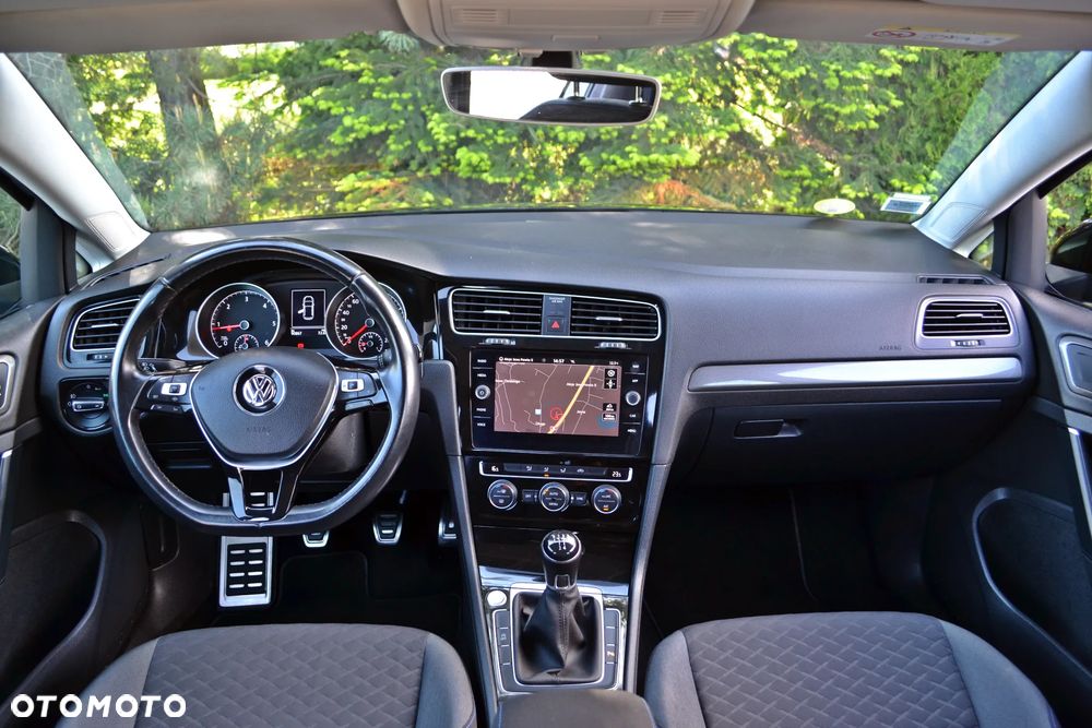Volkswagen Golf - 22