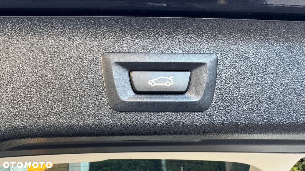 BMW Seria 5 520d Sport Line - 32