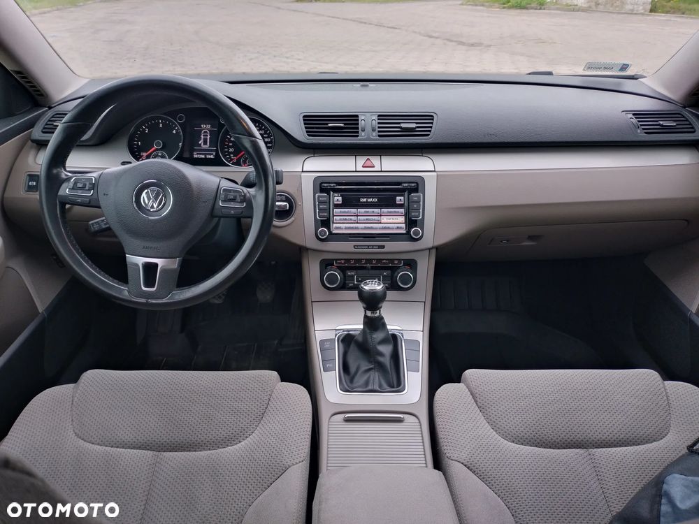 Volkswagen Passat 2.0 TDI Comfortline R-Style - 14