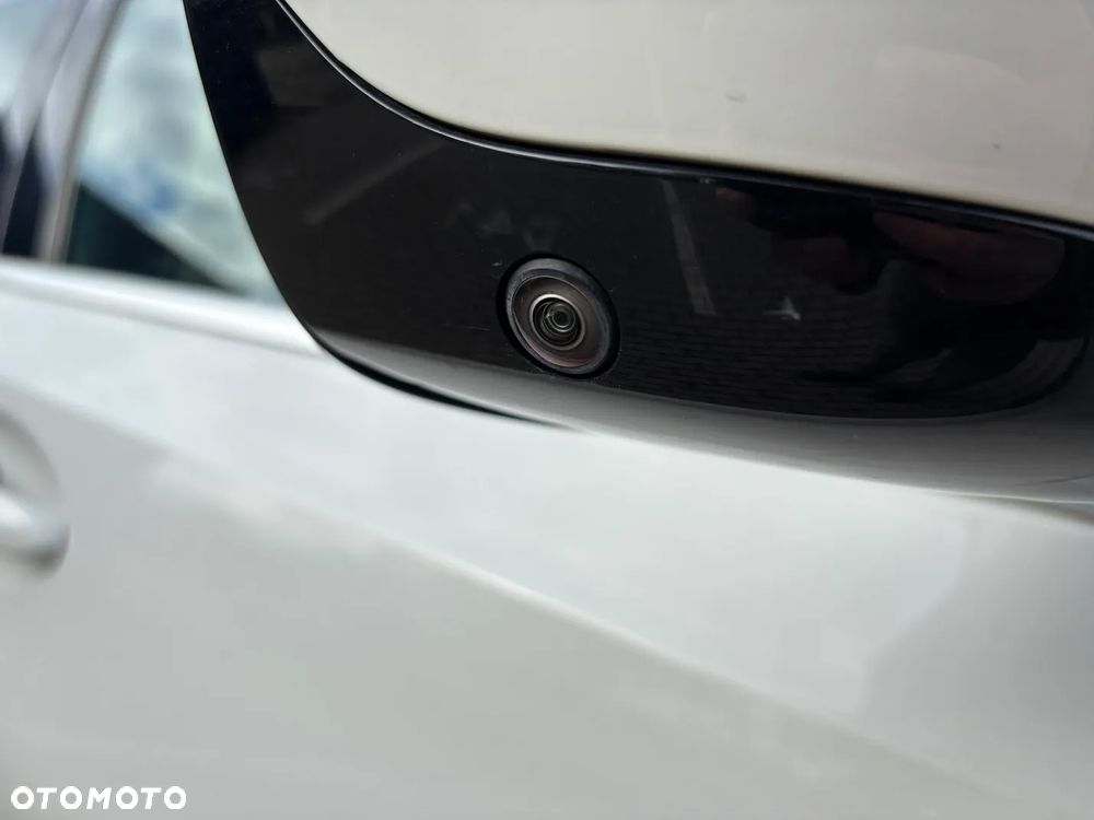 BMW Seria 3 330i Luxury Line - 29