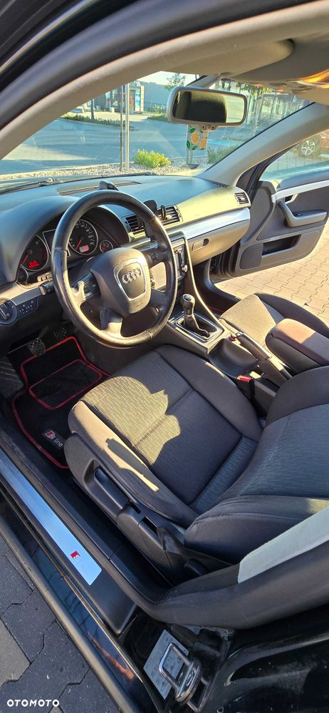Audi A4 Limousine - 8