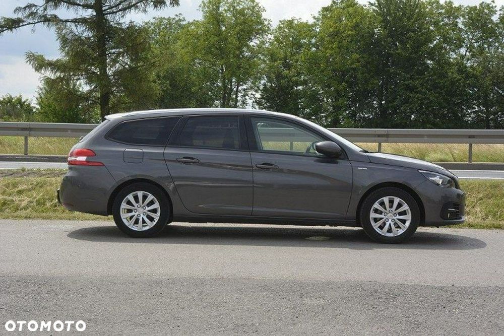 Peugeot 308 - 8