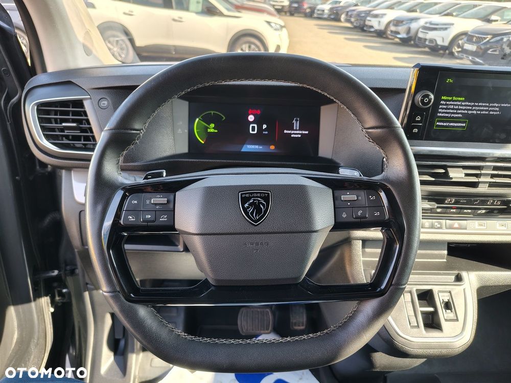 Peugeot Traveller - 13