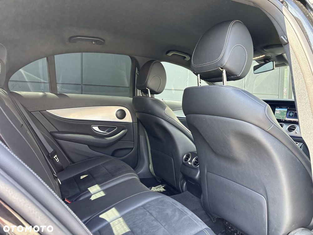 Mercedes-Benz Klasa E 220 d 4-Matic - 35