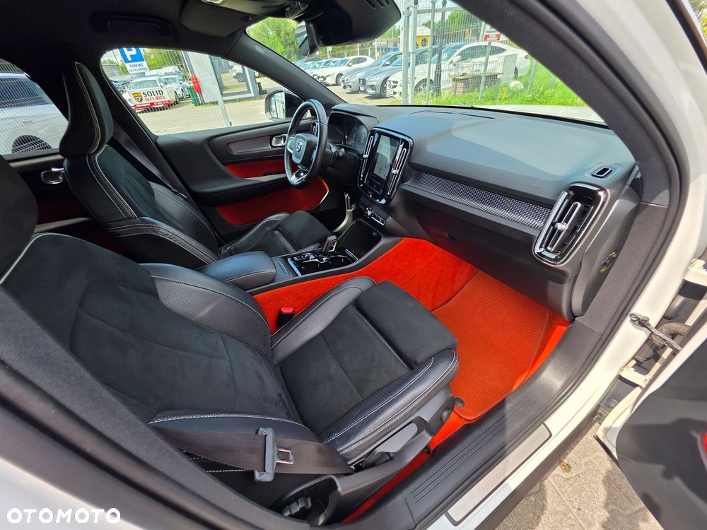 Volvo XC 40 T3 R-Design - 32