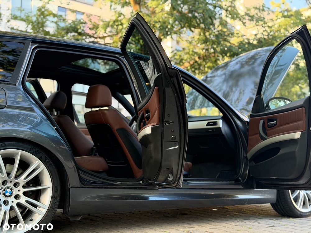 BMW Seria 3 330i - 27