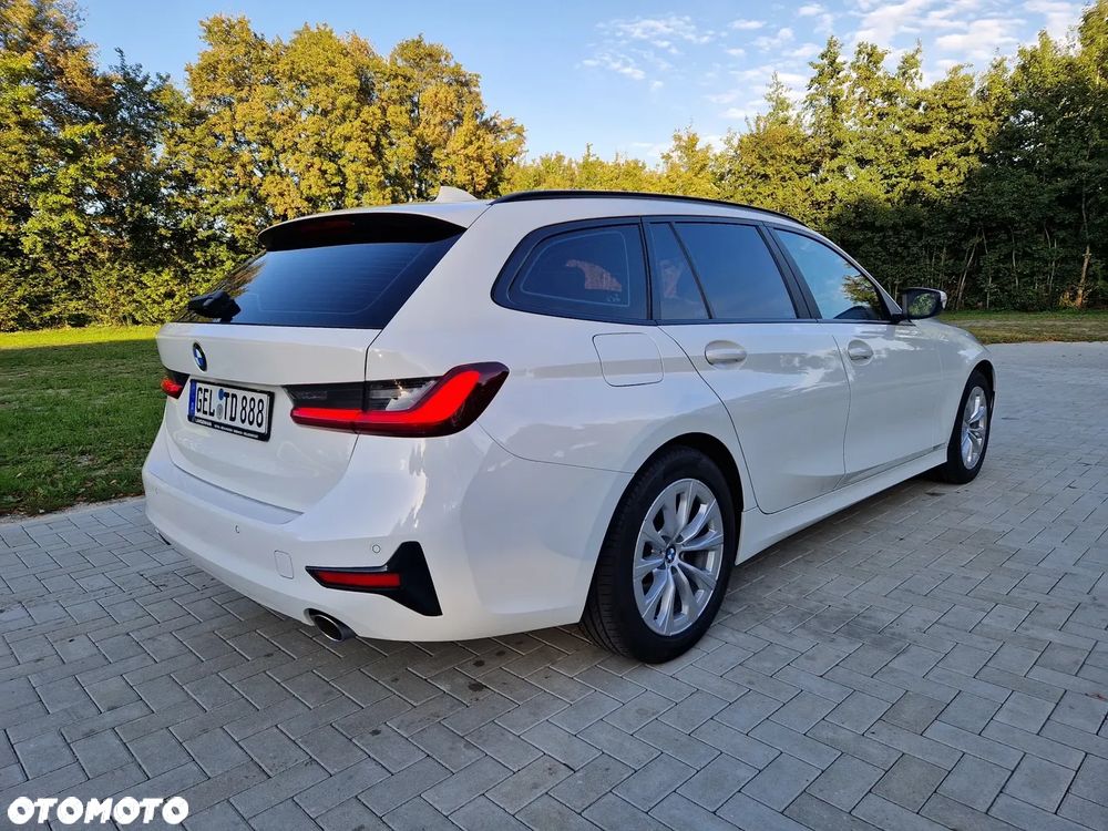 BMW Seria 3 318d mHEV - 10