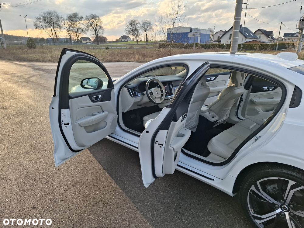 Volvo S60 B5 B Ultimate Dark - 10