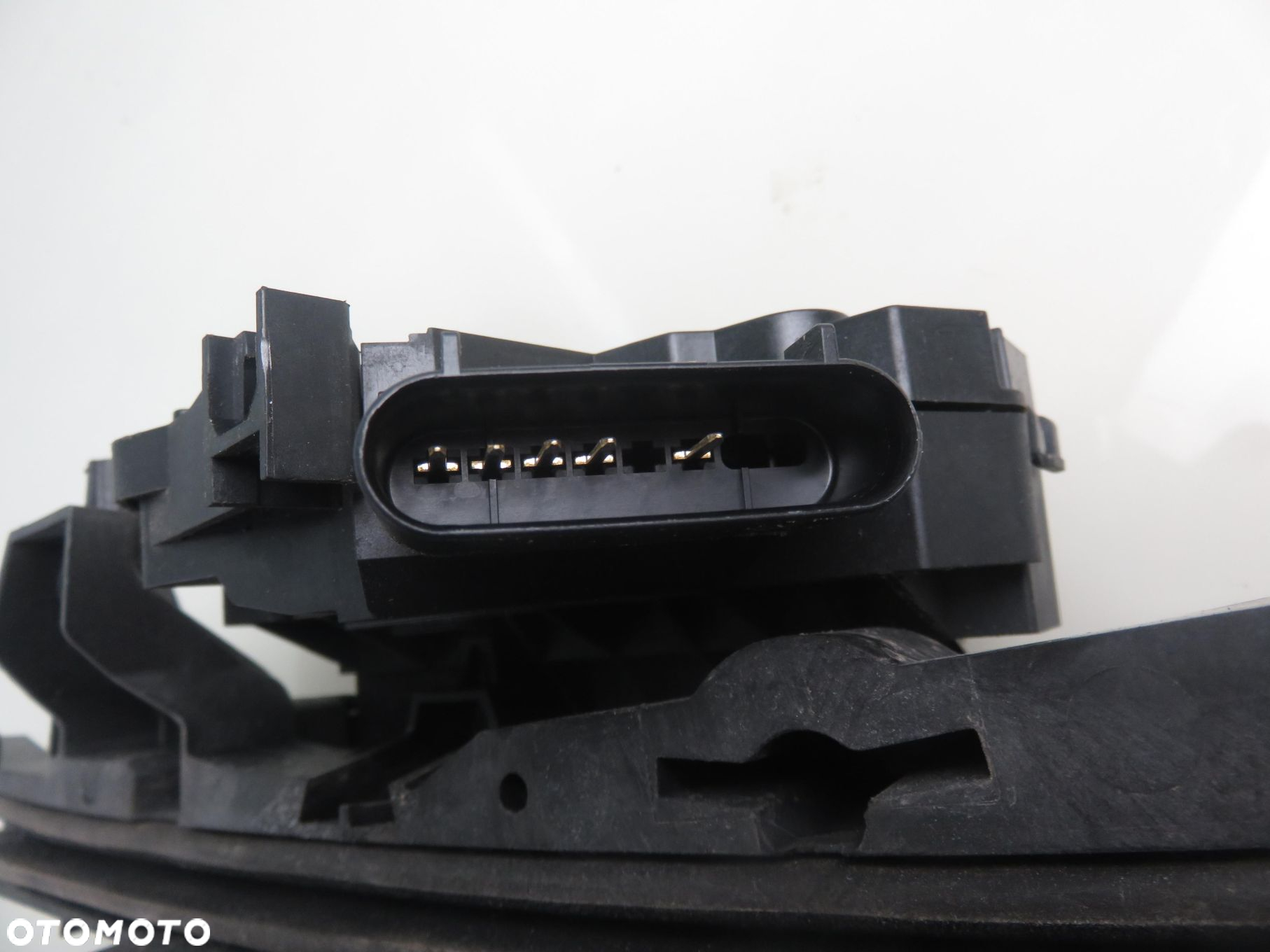 ZAMEK PRAWY PRZEDNI FORD S-MAX II (CJ, WA6) EM2AU21812DD - 2