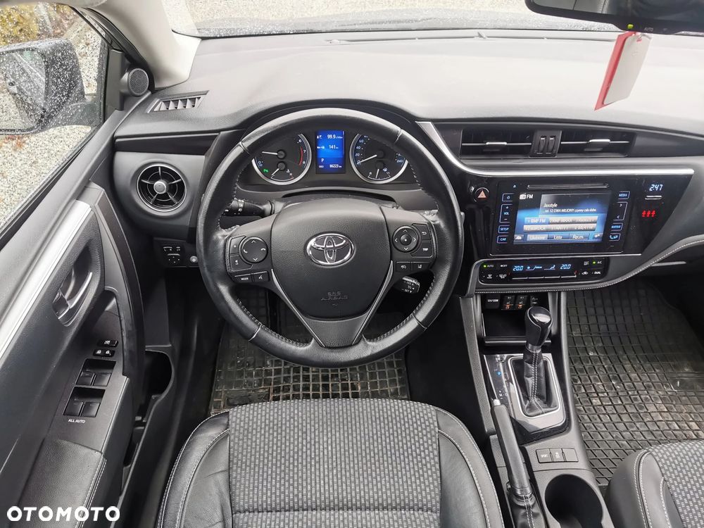 Toyota Corolla 1.6 Executive MS - 21