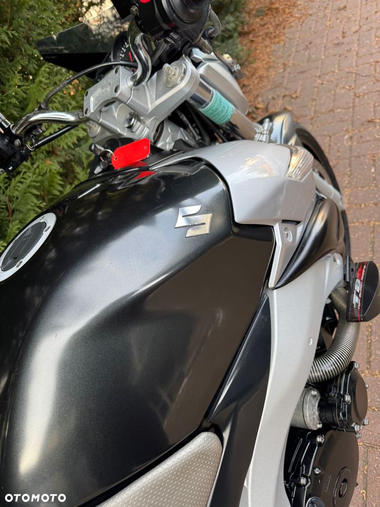 Suzuki GSR - 8