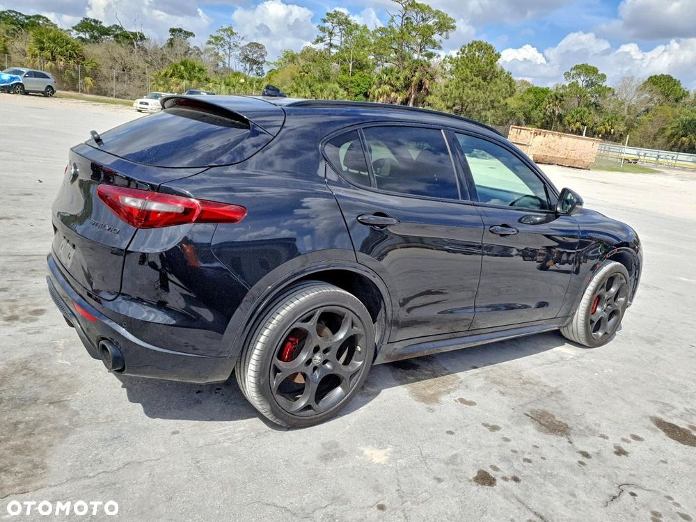 Alfa Romeo Stelvio 2.0 Turbo 16V AT8-Q4 Veloce Ti - 4
